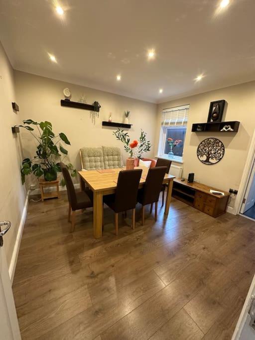 Вілла Adam'S Place, Watford Wd17 2Py Екстер'єр фото
